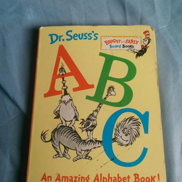 Dr. Seuss's ABC: An Amazing Alphabet Book! - Picture 2 of 11
